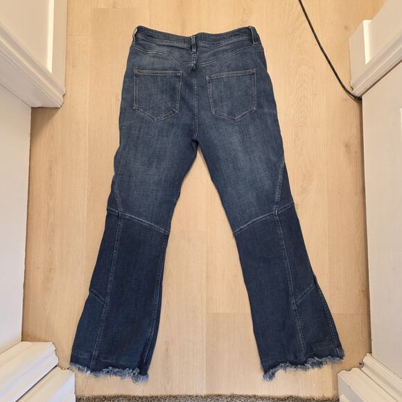 Free People Medium Wash Raw Hem Structured Stretch Flare Casual Jeans Size 31 - Picture 8 of 8